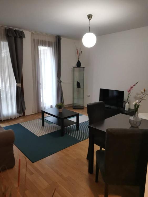 Hi Downtown Apartment K9 — Photos 1